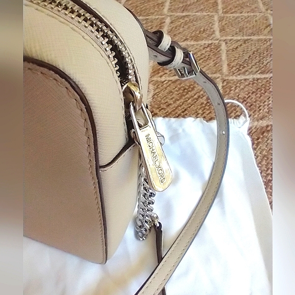 Michael Kors leather Jet Set East West Crossbody Bag NWOT - Picture 7 of 13